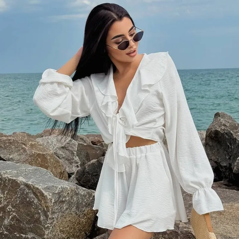 

Повседневные шорты, комплект из 2 предметов, однотонный свободный топ на шнуровке, шорты с оборками, элегантный модный комплект для вечеринок и отпуска, женские шорты