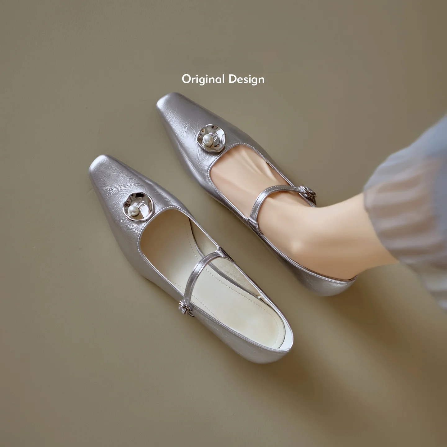 zapatos-de-mujer-con-plataforma-interior-de-metal-y-adornos-de-perlas-en-piel-de-cordero-estilo-2026-diseno-elegante-y