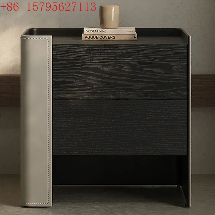 

02 Итальянская легкая роскошная прикроватная тумбочка из цельного дерева, кожаное седло, кожаный шкафчик для хранения в спальне дымчатого цвета