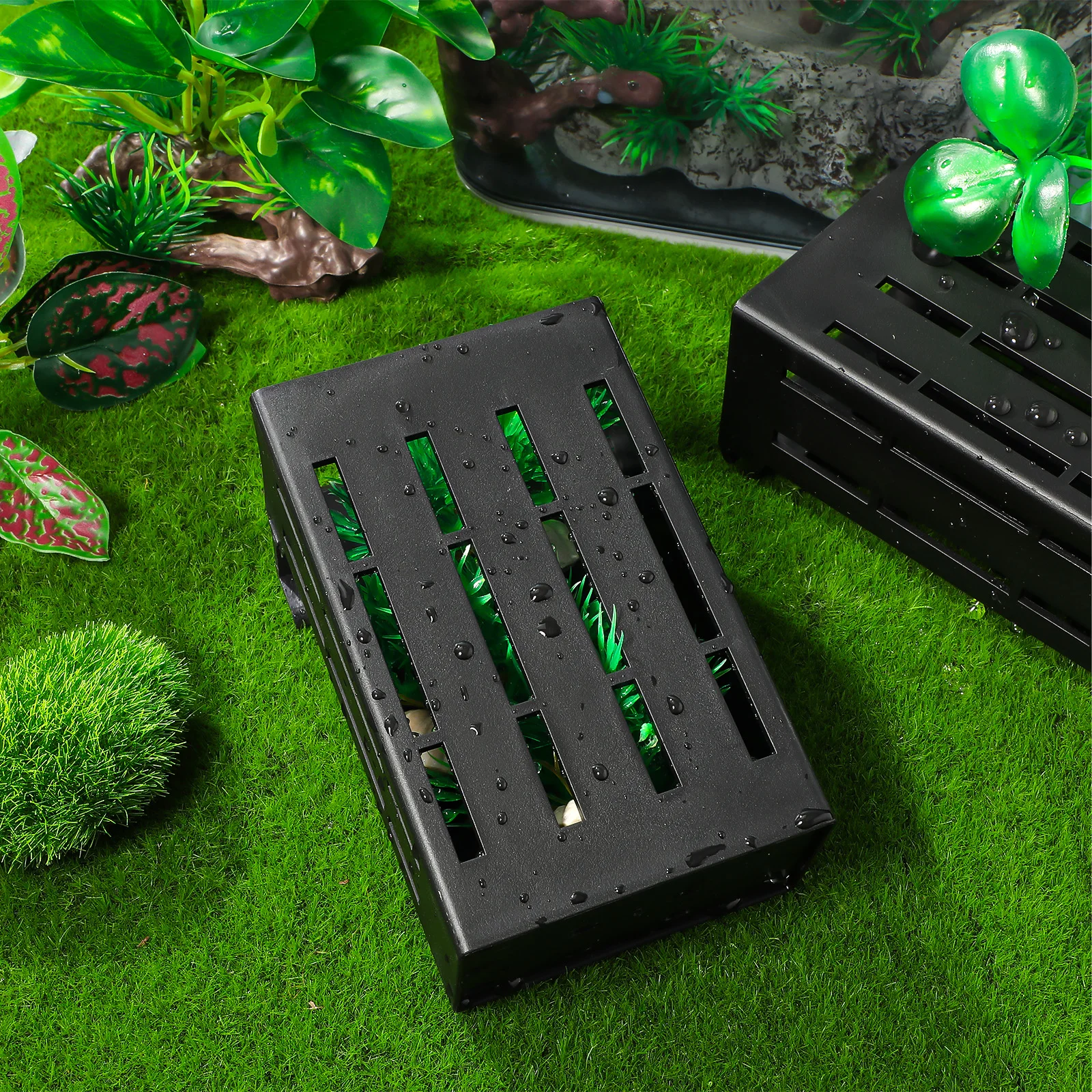

4pcs Aquatic Plant Holder Hanging Aquarium Planter Fish Tank Plant Pot Plastic Water Flow Through Root Enhancer Aquarium
