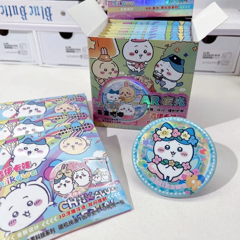 

Chiikawa аниме 2025, новый светящийся значок AR, слепая коробка, двойная вспышка, лазерная Сяо Ба Усаги, мультяшная периферийная брошь, товары