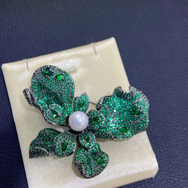 

SGARIT New Natural Edison Pearl Brooches for Women Green Butterfly Pins Banquet Party Backpack Gifts Jewelry Accessories