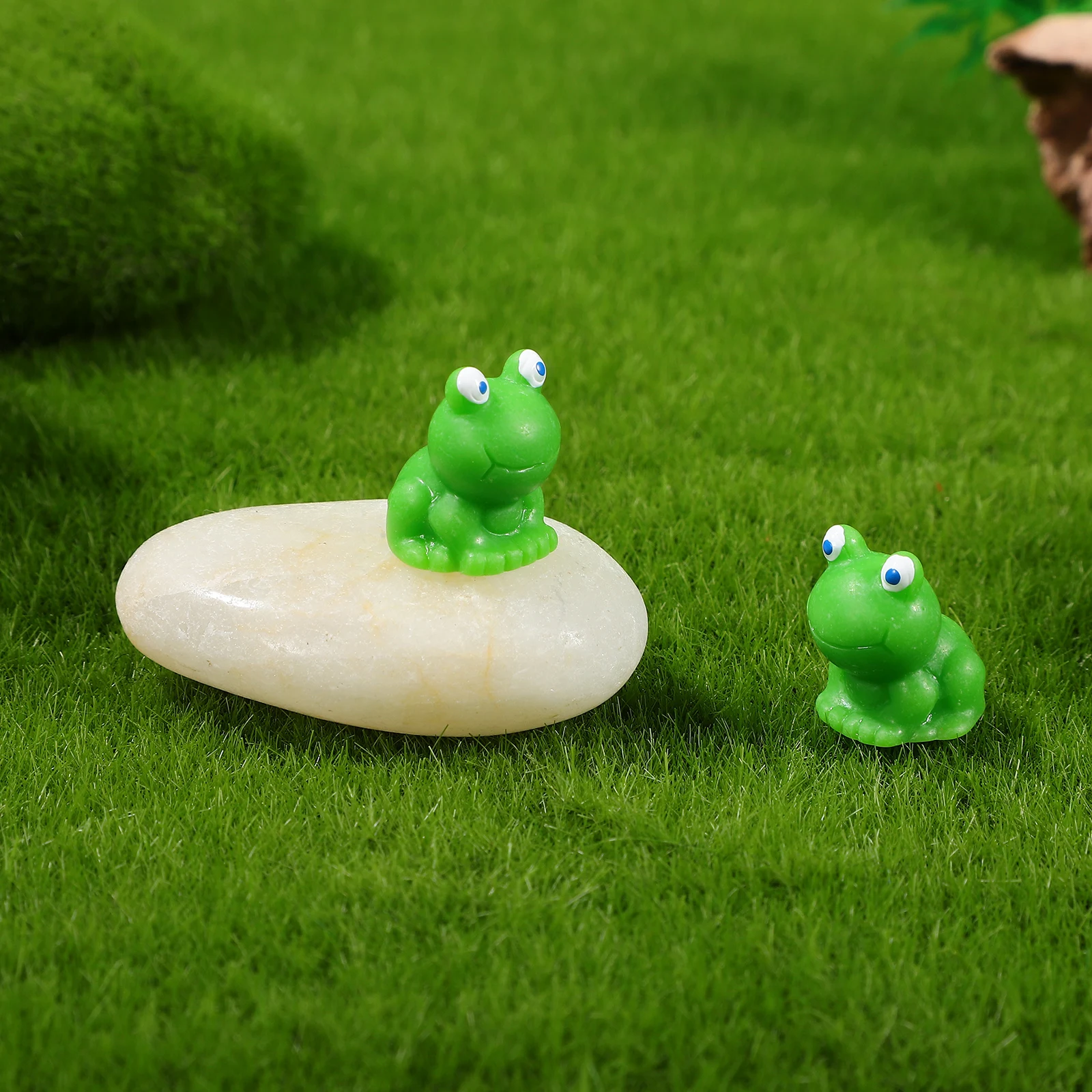 

10pcs Resin Statue Garden Ornaments Mini Figurines Home Decor Resin Mini Frogs Garden Ornaments Pond Accessories