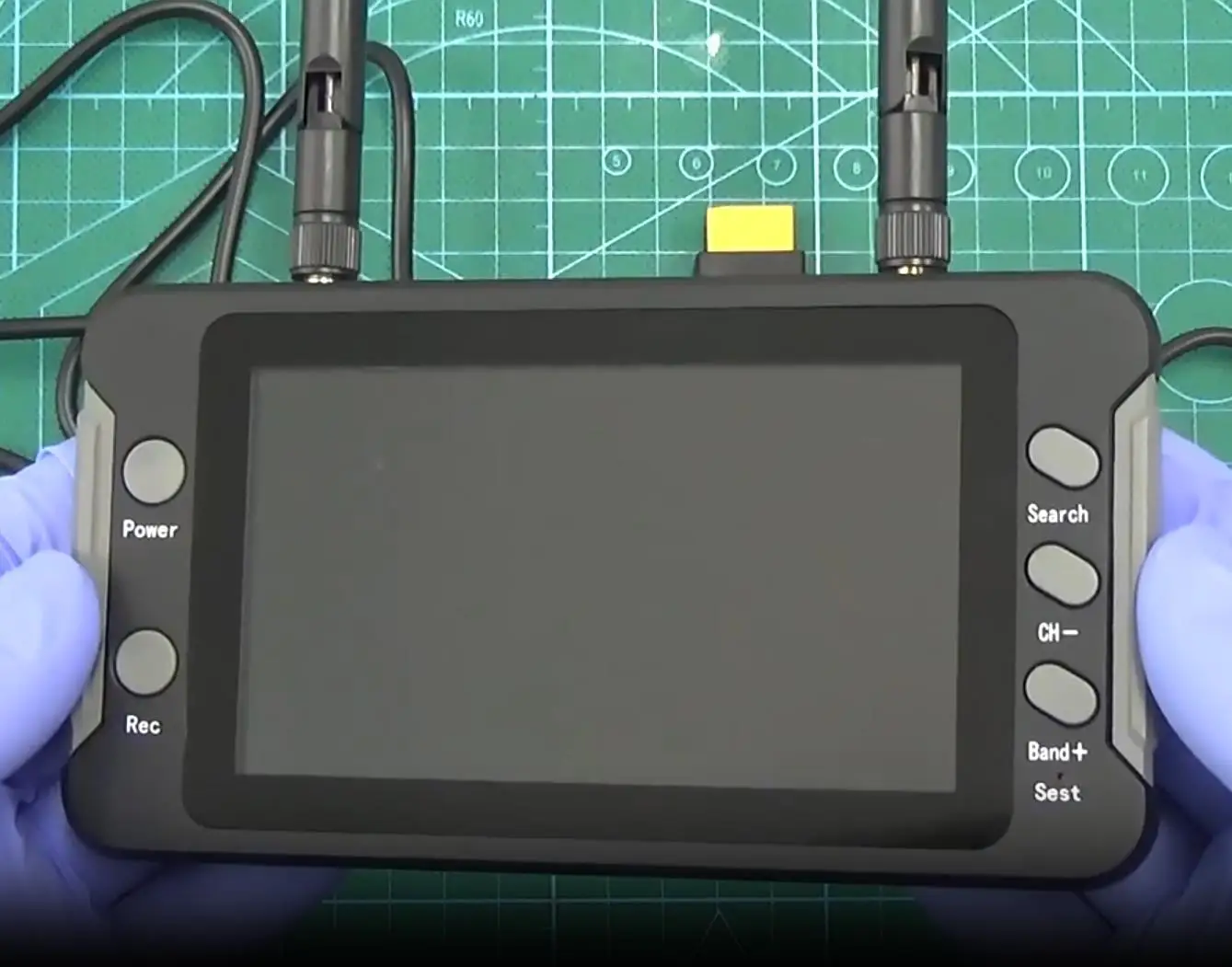 

4.3inch 5.8G FPV DVR Monitor LCD Screen 800x480 FPV Reciever Monitor Dual Receiver for RC FPV Drone Quadcopter