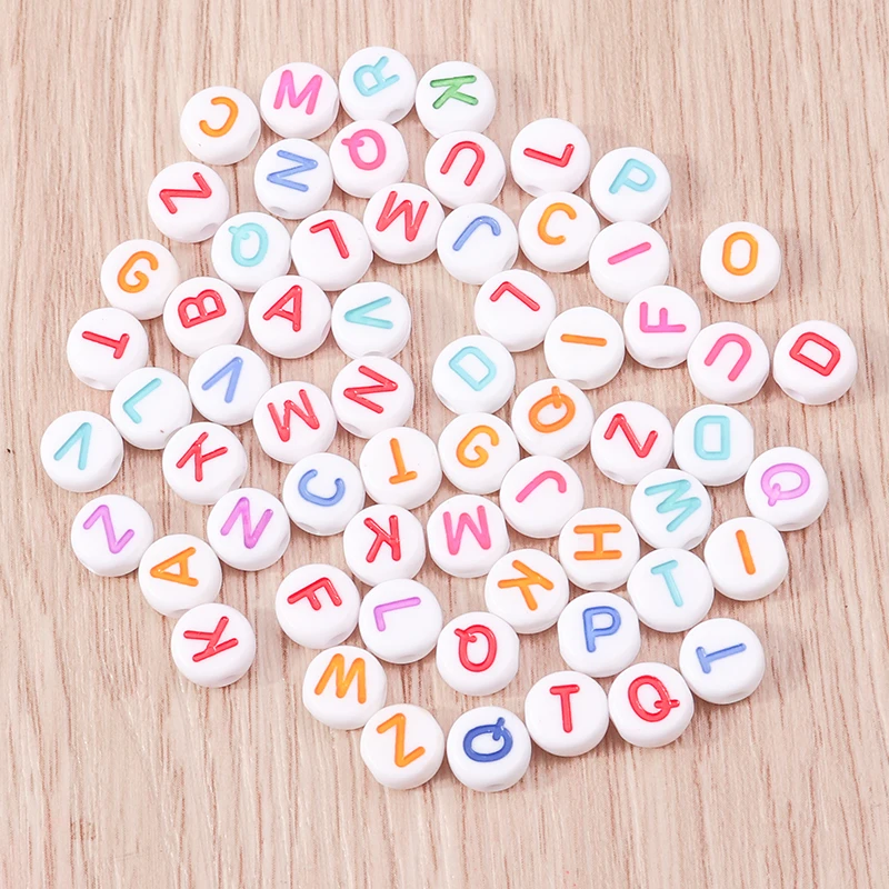 Tusember 100 Stück Niedliche Mini A-Z Alphabet Acryl 26 Englische Buchstaben Charms Perlen für DIY Armband Halskette Handgemachte Schmuckherstellung – Detail 1