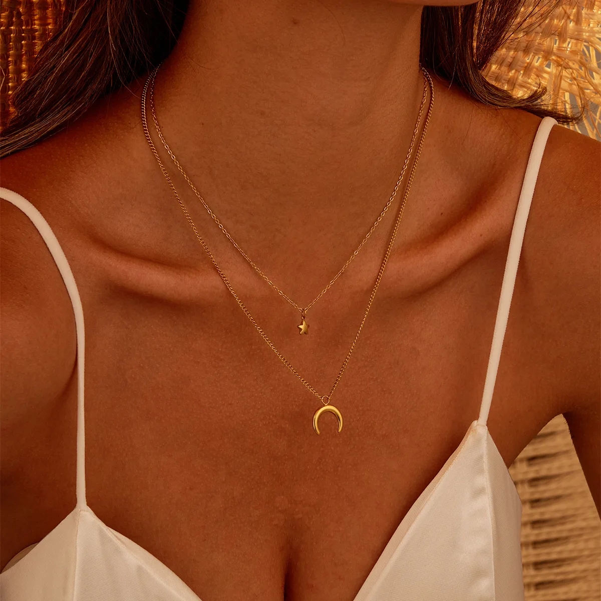 

Retro Star Moon Pendant Clavicle Necklace 2025 Stacked Simple and Versatile Gold Color Metal Girl Fashion Charm Jewelry