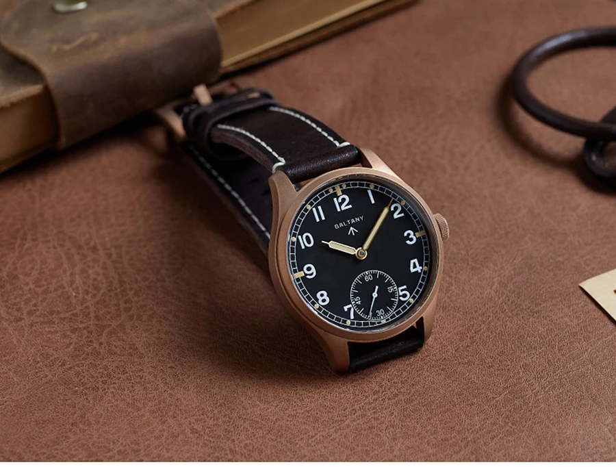 Baltany Men Pilot Watch 42mm Retro Bronze Manual Wind Mechanical Wristwatch Sapphire Waterproof Luminous ST3620 Titanium Back