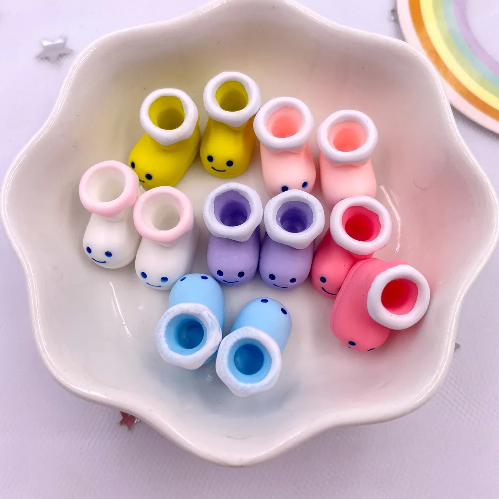 Harz Kawaii Bunte 3D Mini Baby Schuhe Sammelalben Flatback Figur 10 stücke DIY Home Decor Bogen Accessoire Miniaturen Handwerk OM409