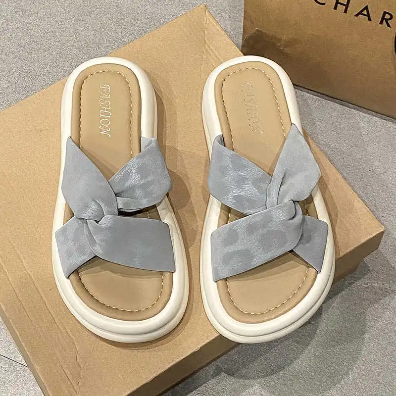 Pantoufles de basket-ball blanches Super légères pour femmes, chaussures d'été, sandales pour femmes, baskets de Sport, fournisseurs moins chers