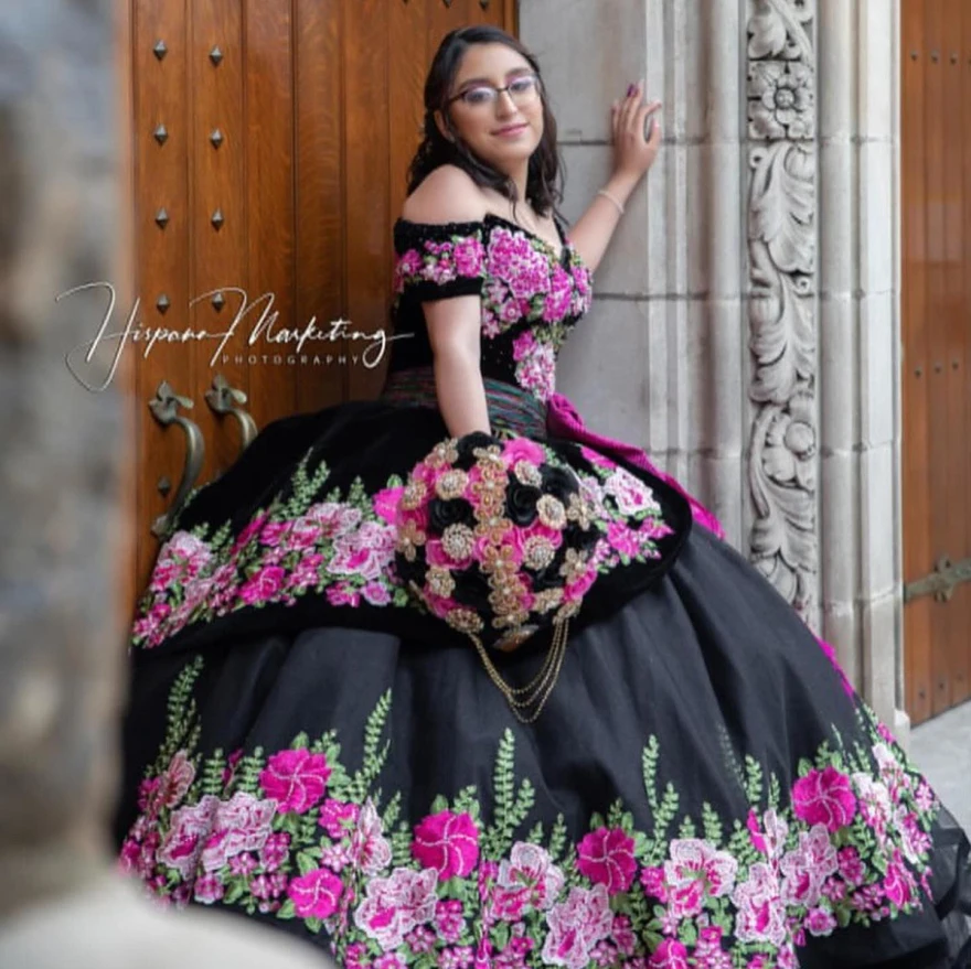 

Lorencia Mexican Black Quinceanera Dresses 2024 Pink Embroidery Off The Shoulder Ball Gown Vestidos De 16 Party Dresses YQD83