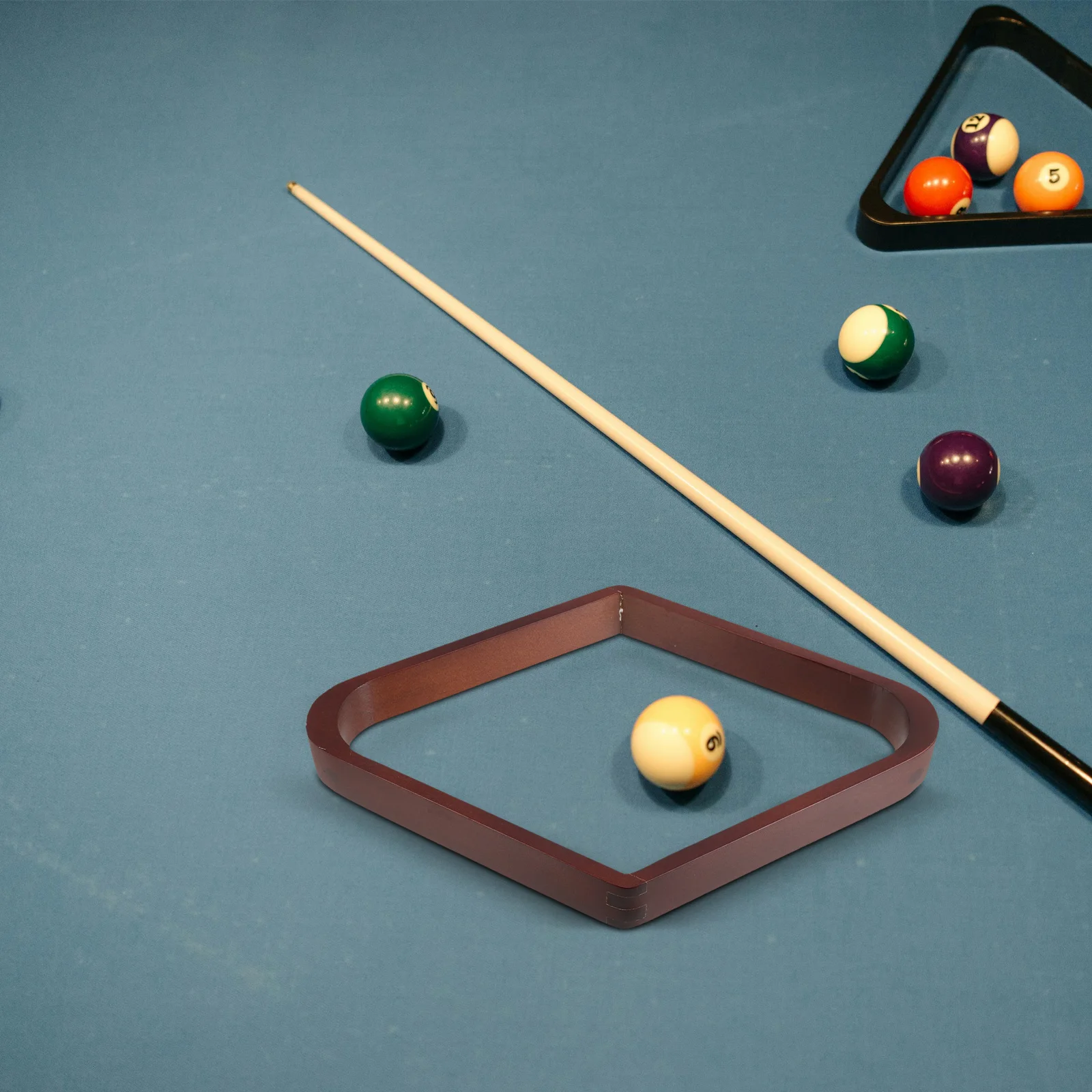 

Деревянные стойки для бильярдных шаров Треугольная стойка для аксессуаров для бильярдного стола Прочная усиленная твердая древесина Гладкие края Уникальная форма для
