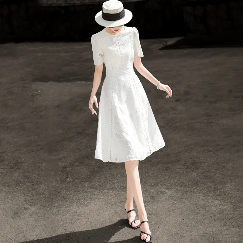 MEXCOCO 2026 Summer New French Elegant Hollow Embroidery Waist Tie Petite A-line Dress