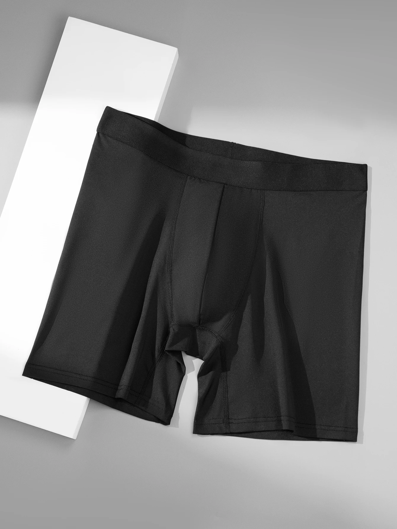 

1 pcs of men's long solid color underpants explosive hot to give you an intimate and comfortable experience boxer shorts