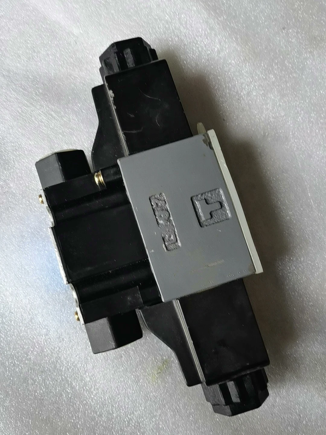 Japan TOKIMEC Solenoid Valve One Handle DG4V-3-7N-M-P2