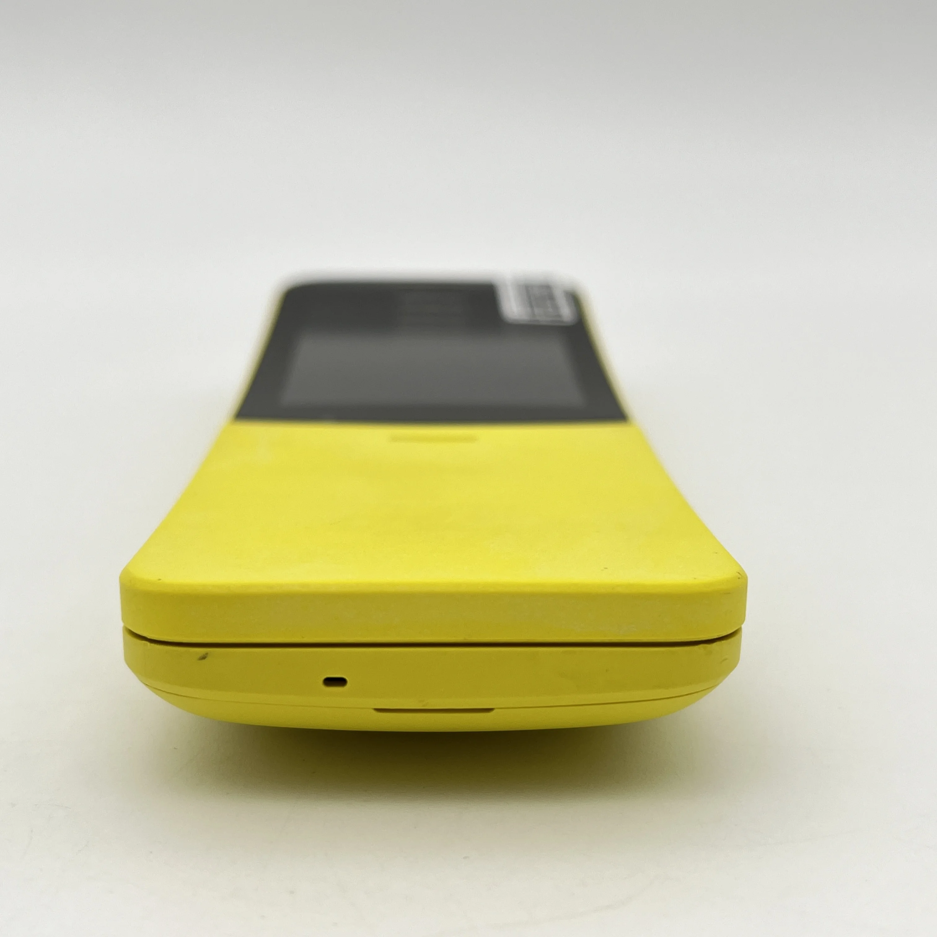 هاتف محمول أصلي 8110 4G 2018 مصنوع في فنلندا يدعم اللغة الإنجليزية بحالة جيدة