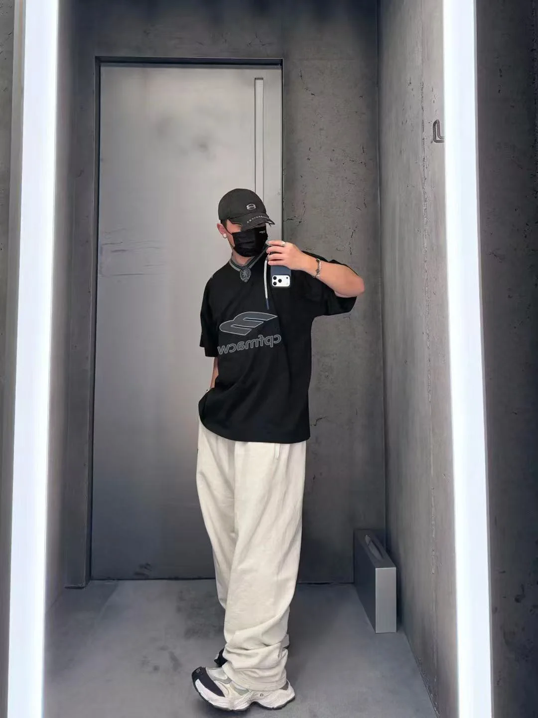 

Модная брендовая футболка унисекс с вышивкой буквами Manchester United, оверсайз, с V-образным вырезом, коротким рукавом, в стиле High Street, новинка ранней весны