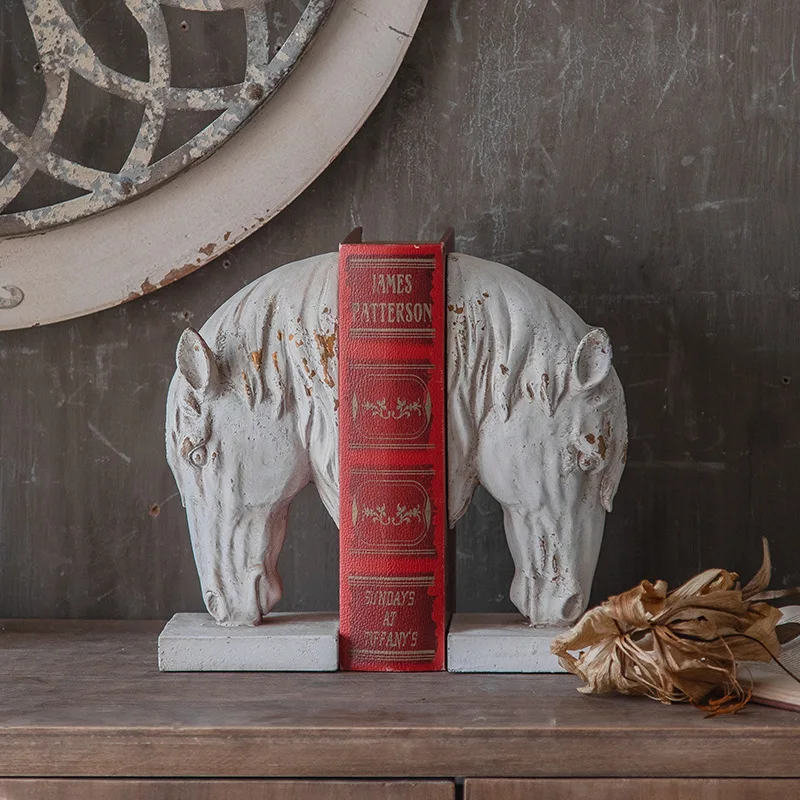 living room, wine cabinet, decorations, book stand, ornaments, animal horse's head bookends, American retro old books.