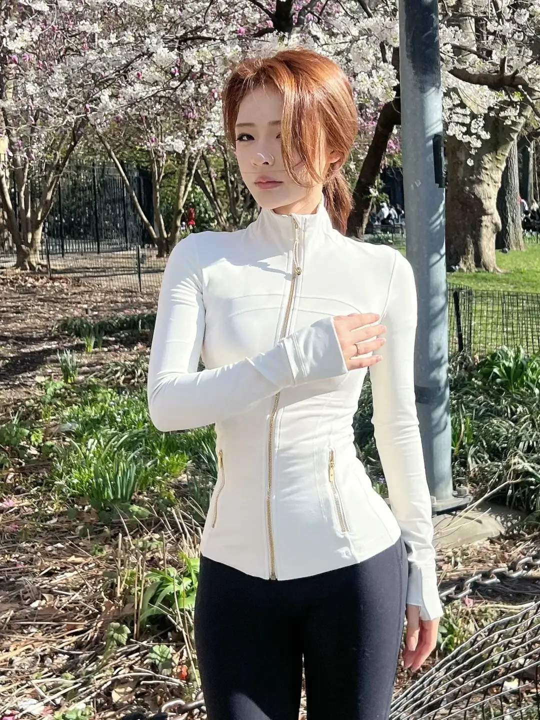 Goldfarbene Reißverschlussjacke mit Yoga-Stehkragen, schmal geschnitten, schnelltrocknend, atmungsaktiv für Sport und Laufen, elegant und stilvoll