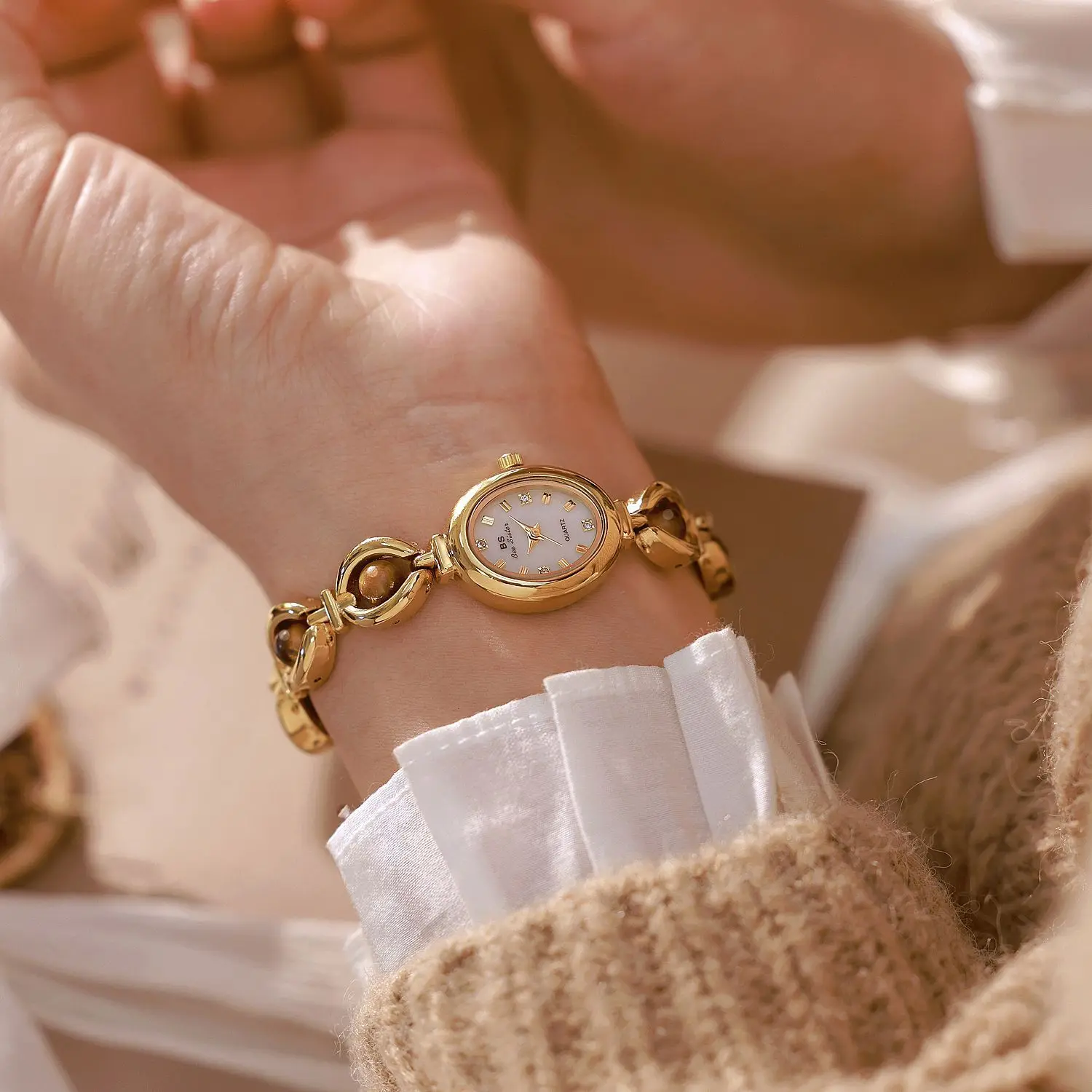 Vintage Medieval Chain Women's Watch Gold Small Dial Fashion Natural Gemstone Quartz Ladies' Watches Suitable for Everyday Party