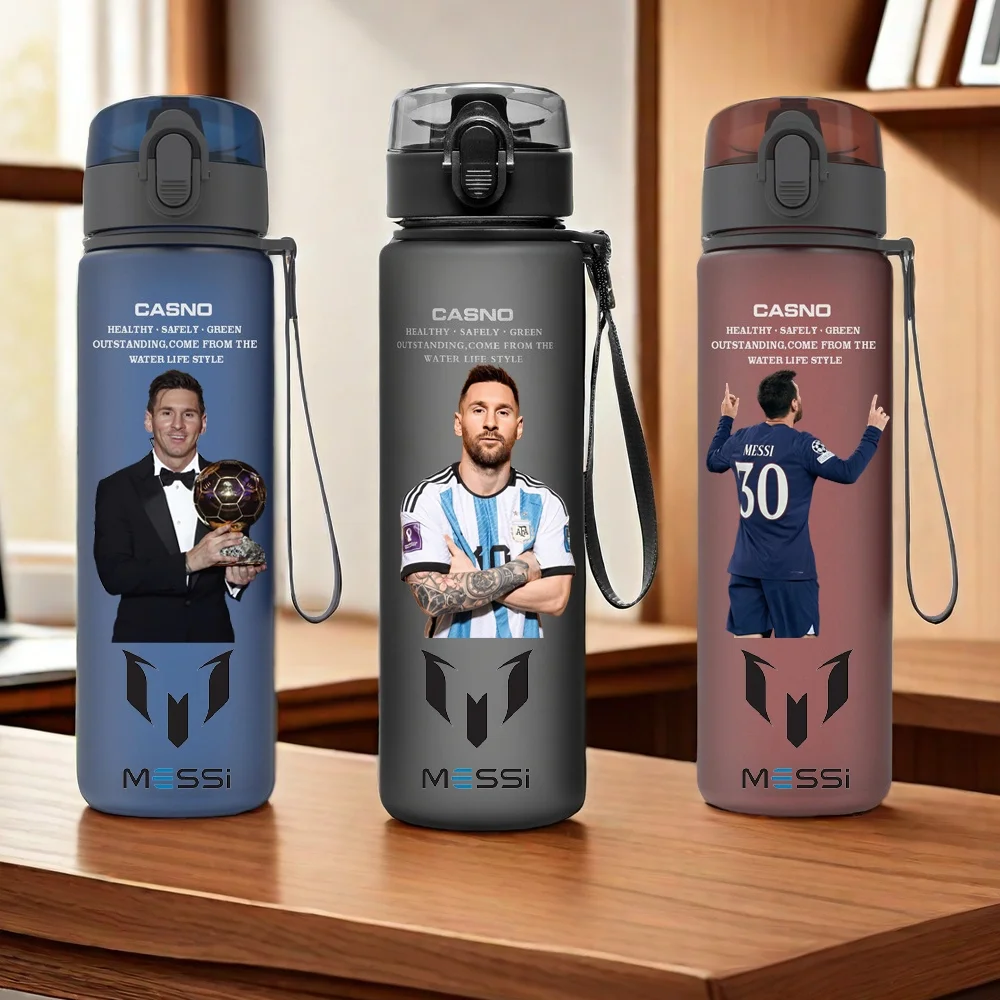 560ml garrafa de água estrela do futebol messi garrafas de bebida copo com corda viagem xícara de chá esportes flip capa garrafa beber fãs presentes