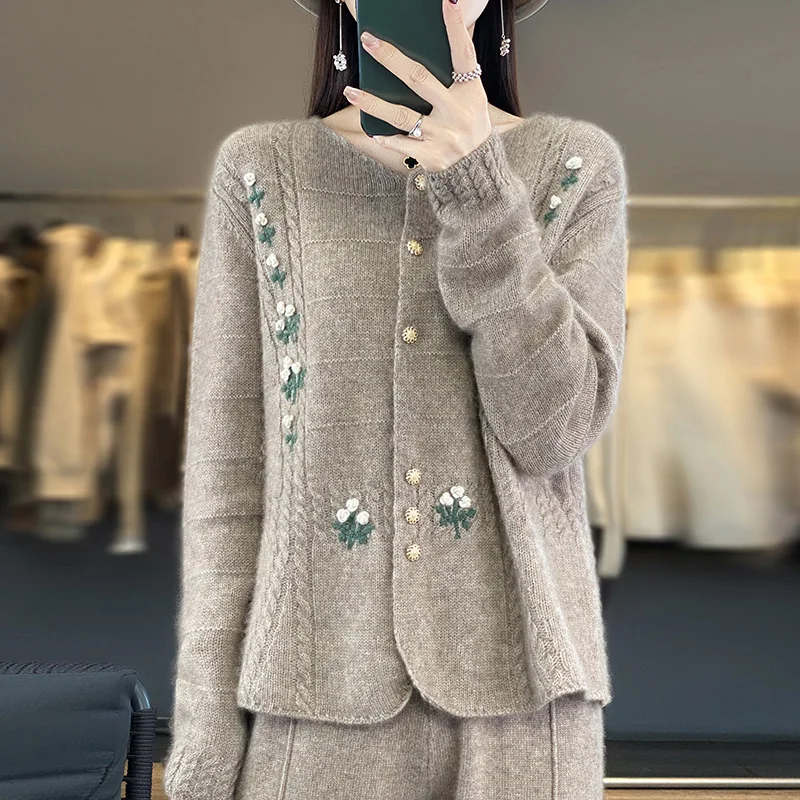 

Autumn and winter new pure wool cardigan women's round neck color matching heavy crochet knitted sweater Korean version of loose