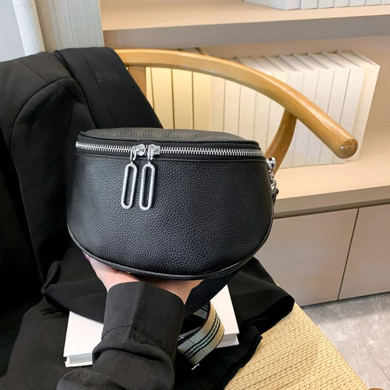 

Vintage Inspired Round Box Bag For Ladies With Unique Circular Shape And Luxury Leather Covering