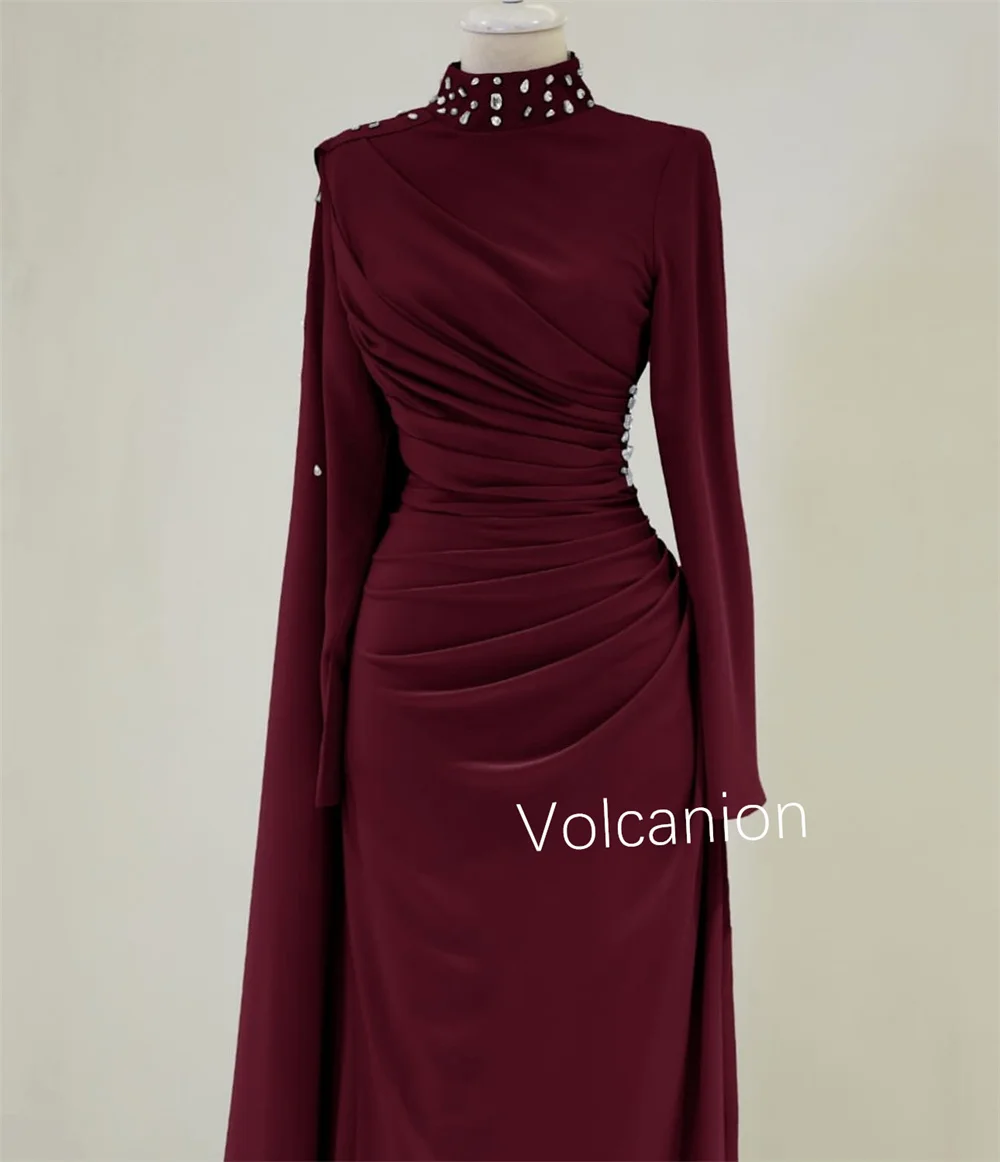 Guaina con paillettes pieghettate in jersey personalizzata Abiti lunghi asimmetrici a collo alto Qualità per occasioni su misura