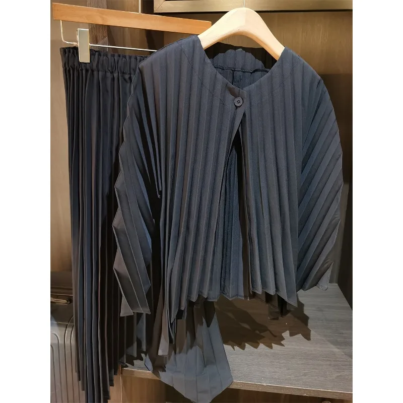 

Miyake Комплект плиссированной юбки Кардиган Плиссе Полуюбка Комплект 2026 Весенняя новая свободная куртка со складками Необычная полуюбка Комплект из 2 предметов