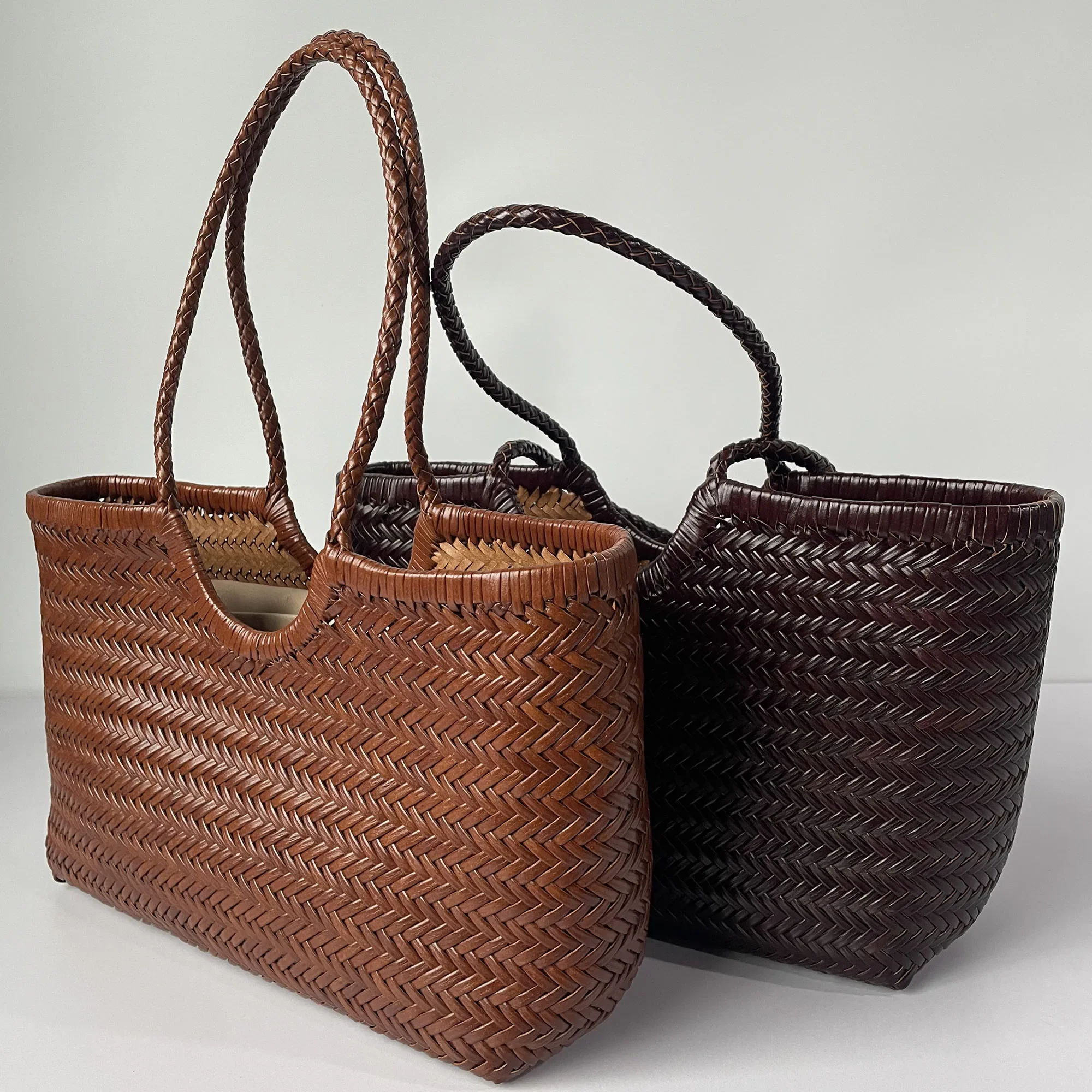 Genuine leather hand-woven vintage tote bag 2025 new classic design cowhide shoulder bag women's spring summer French bucket bag