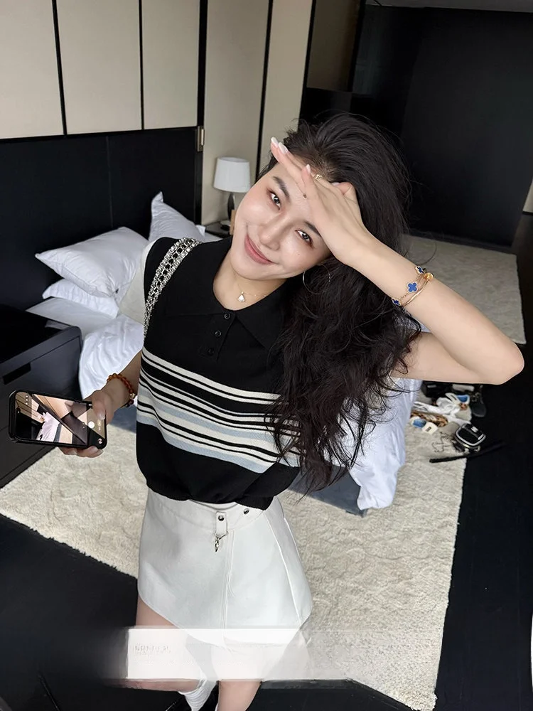 

Комплект Oxygen Sister Zhang Axiong: Вязаный топ с высокой талией и контрастными вставками, белый, весенний, модный, женский, с коротким рукавом, в повседневном стиле