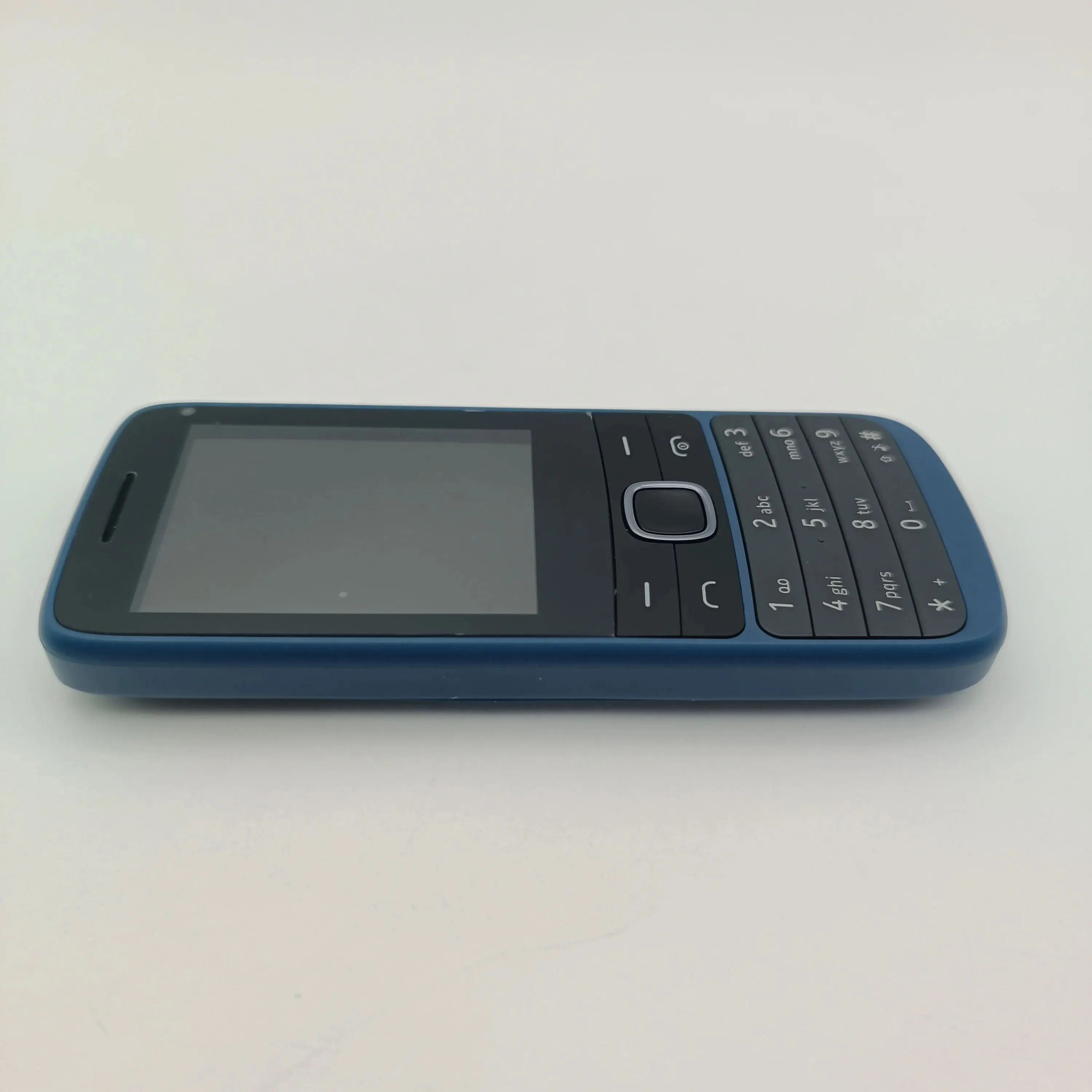 هاتف محمول أصلي 225 4G مصنوع في فنلندا يدعم اللغة الإنجليزية بحالة جيدة