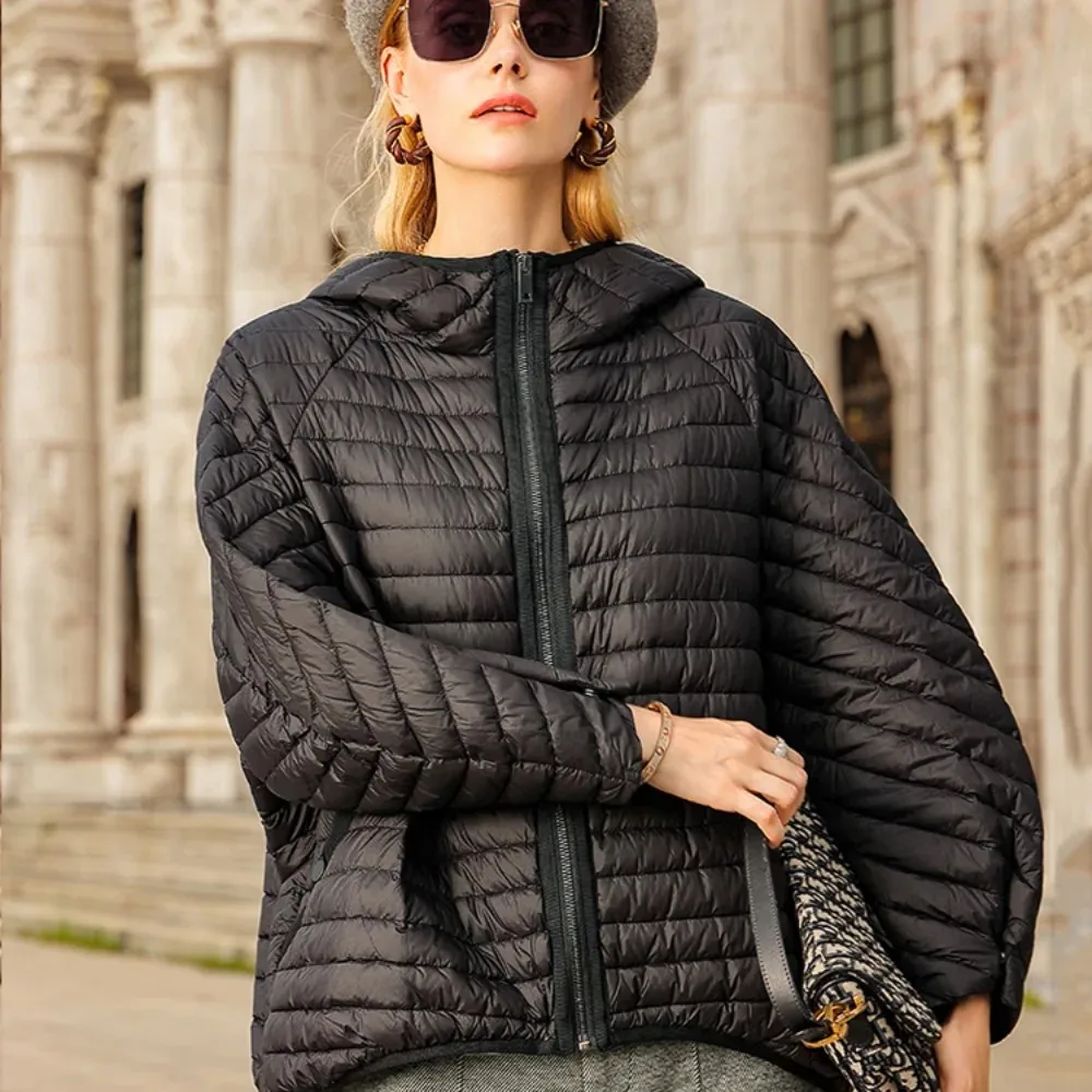 2025 الشتاء الإناث ريشة سترة مقنعين أسفل سترة قصيرة سترة منفوخة المرأة خفيفة للغاية 90% الأبيض بطة أسفل معطف فضفاض المرأة