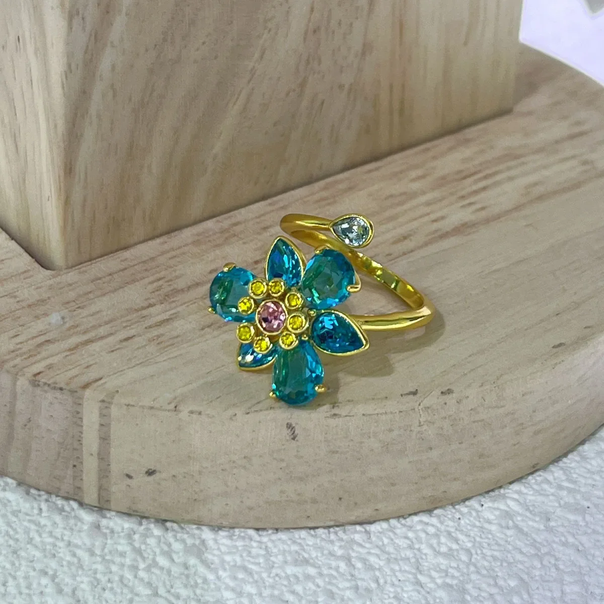 Originele sieradenset nieuwe kleur bloem kristal boetiek onregelmatige oorbel prachtige ketting ring armband huwelijkscadeau voor vrouwen
