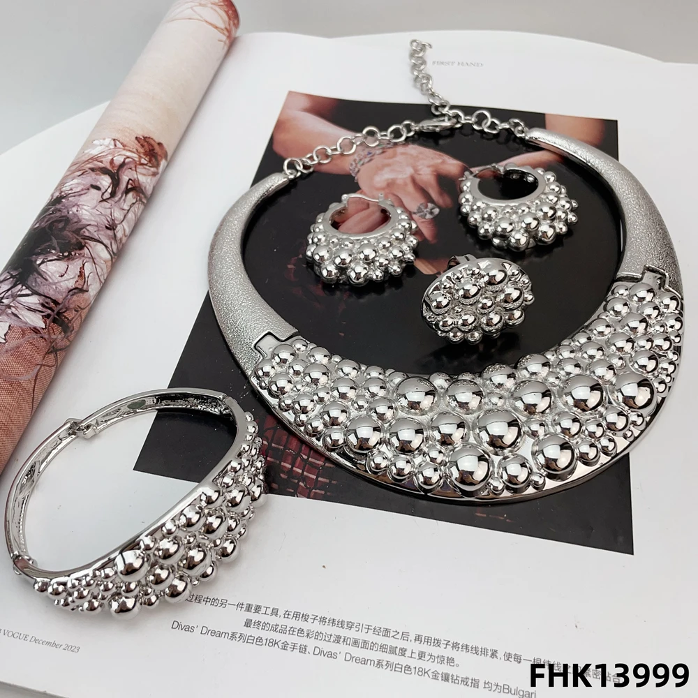 

Fashion Jewelry Sets for Women With Necklace Bracelet Earrings 4PCS Gold Color Bridal Wedding Jewelry FHK13998