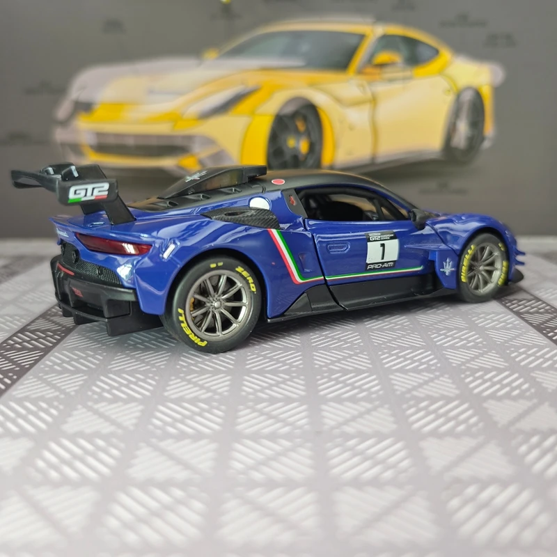 

1:32 Simulation Maserati GT2 2023 alloy car model with doors that can be opened, static desktop supercar ornament gift