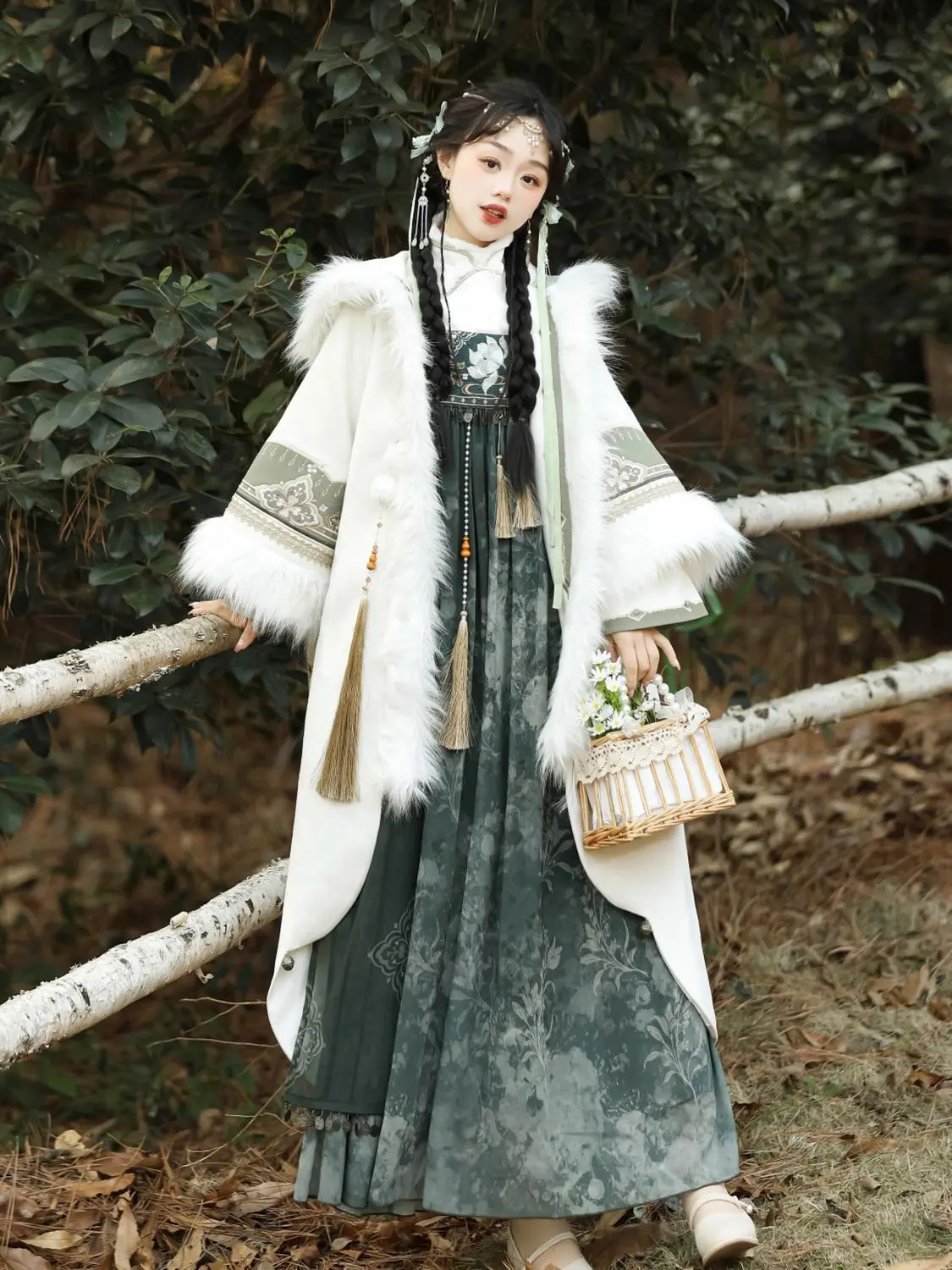 

Original and innovative Chinese-style embroidered luxurious and elegant daily dress, Halloween cosplay party costume set