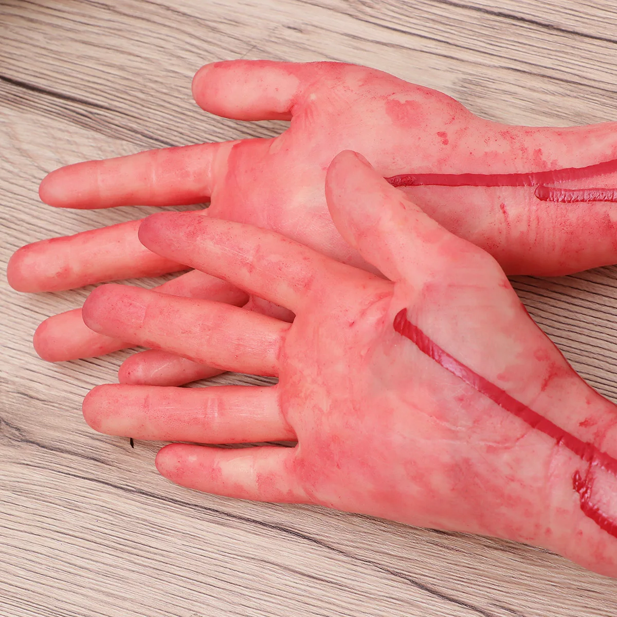 มือปลอมตกแต่งฮาโลวีน 2 ชิ้น แบบมือเปื้อนเลือดสมจริง สำหรับตกแต่งบ้านผีสิง งานปาร์ตี้สยองขวัญ