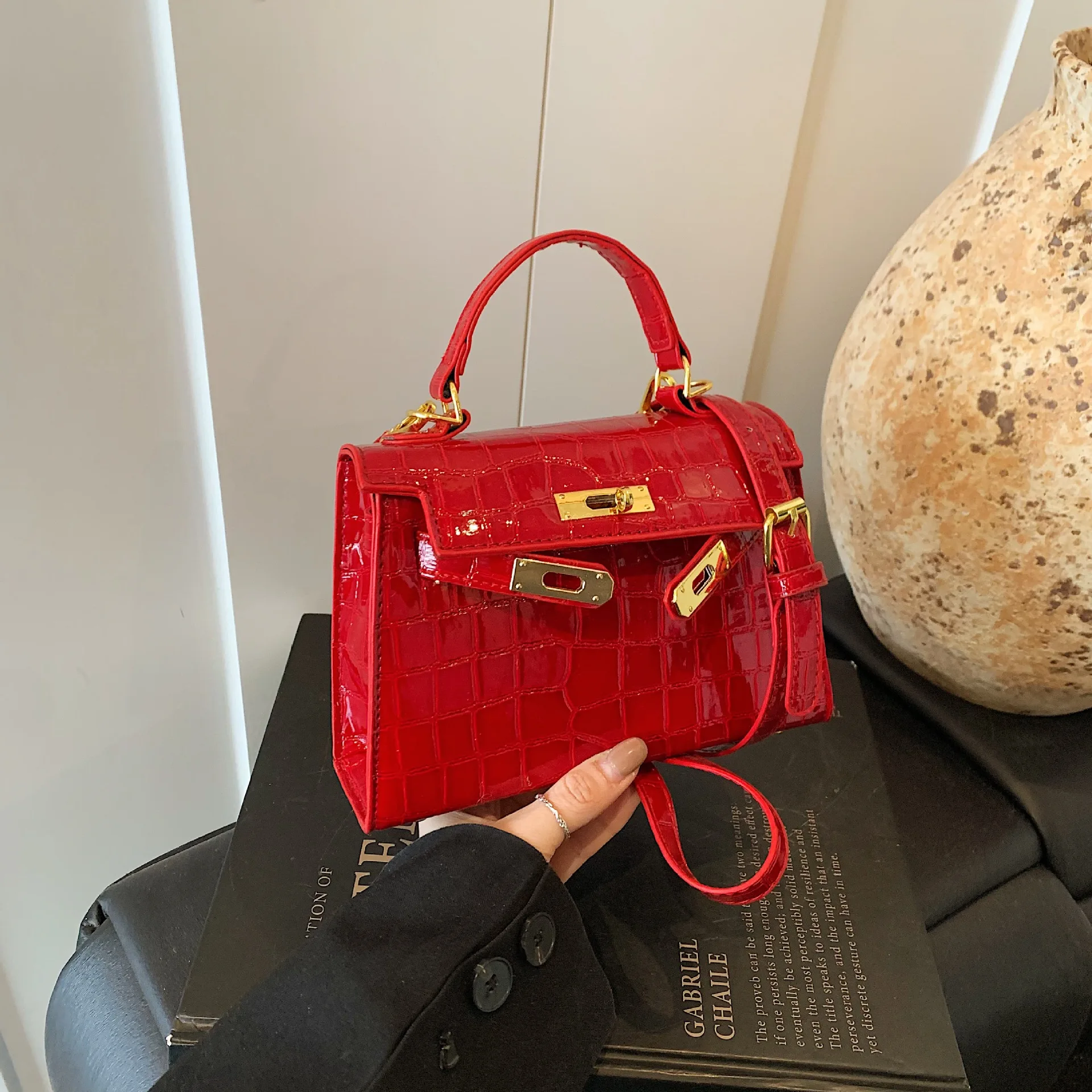 

High-end textured fashion handbag, retro crocodile print crossbody bag, solid color new design