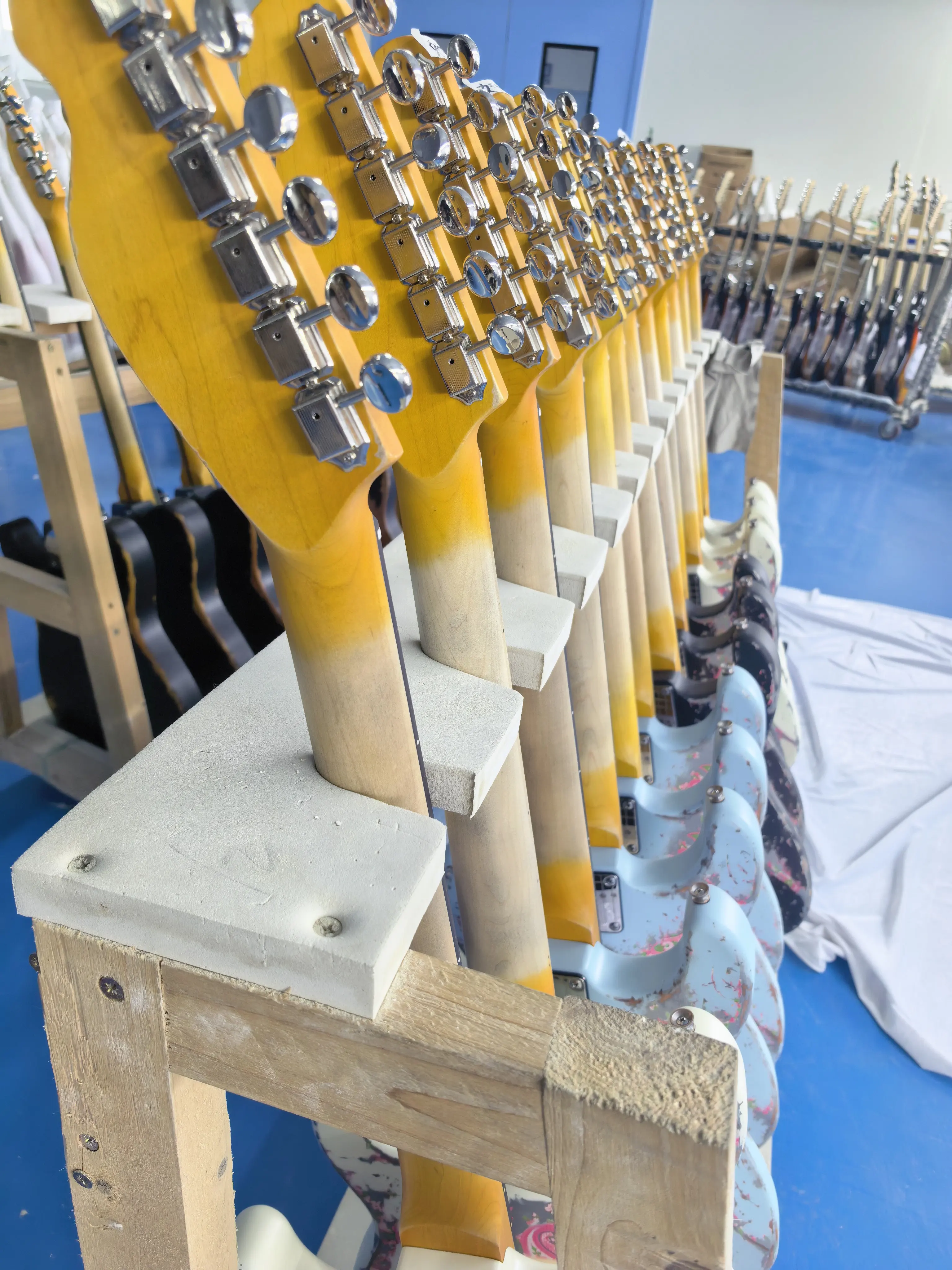 Manufacturer direct: Vintage-style electric guitars, customizable!