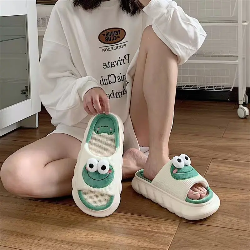 Vrouwen Slippers Comfortabele Zachte Dikke Zool Vier Seizoenen Indoor Cartoon Kikker Linnen Slippers Anti Slip Koppels Thuis Slippers