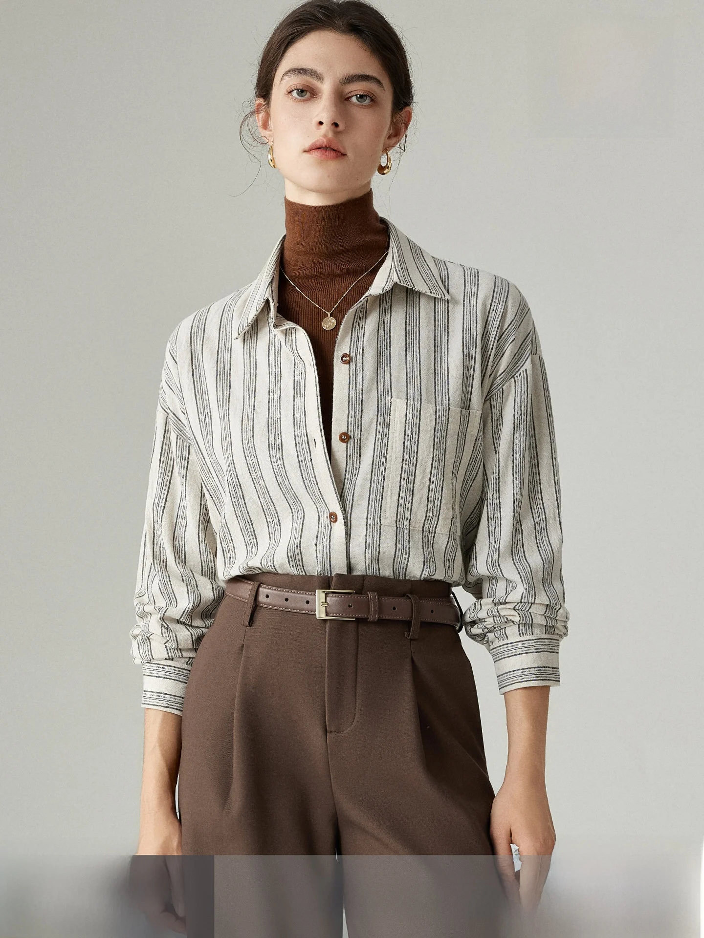 

Женская свободная рубашка Aoka Home в винтажном гонконгском стиле с художественными полосками и длинными рукавами для многослойных образов весна-лето