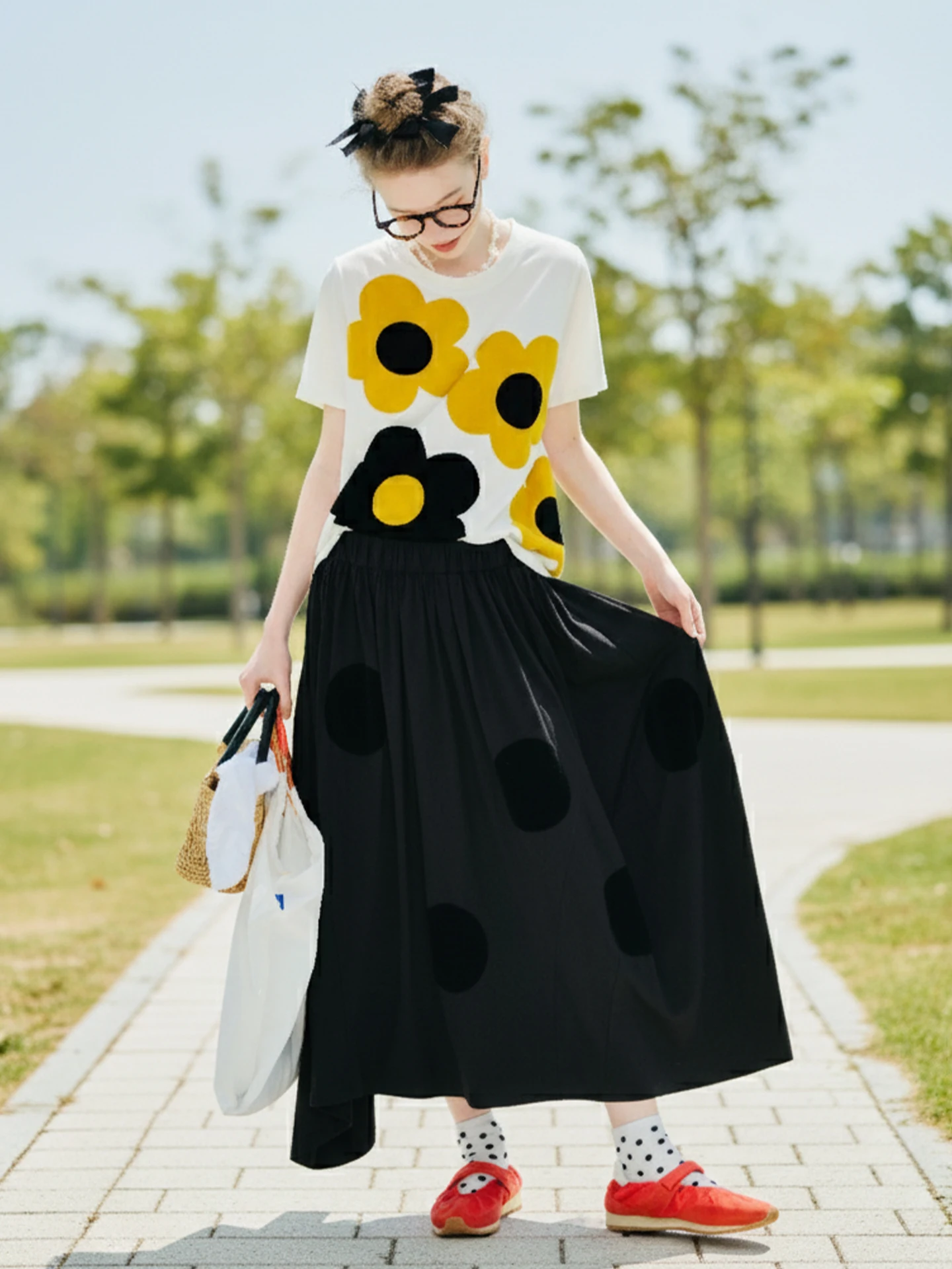 

Черная юбка-миди с крупными характерными точками, свободная и струящаяся, идеально подходит для повседневных свиданий, чрезвычайно привлекает 255104