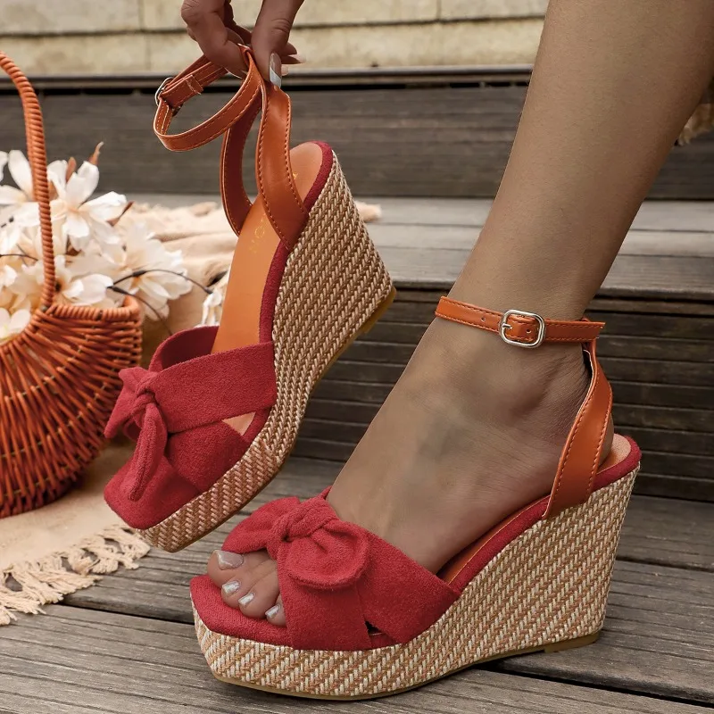 

Женские летние босоножки с ремешком на щиколотке, модные сандалии на платформе с танкеткой, легкие ретро-шлепанцы с бантом на высоком каблуке