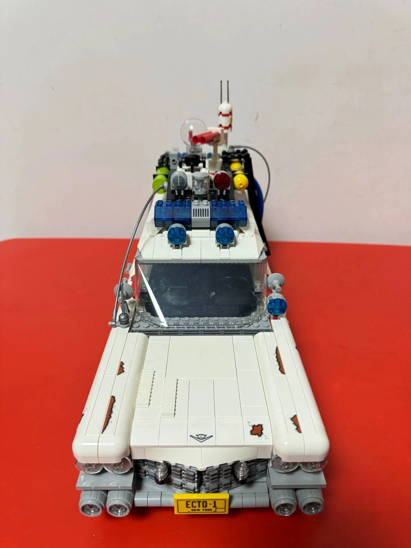 В наличии Хэллоуин Рождественские подарки Ghostbuster Ecto-1 Строительные блоки Модель автомобиля Moc Совместимость 10274 Дисплей Кирпичи