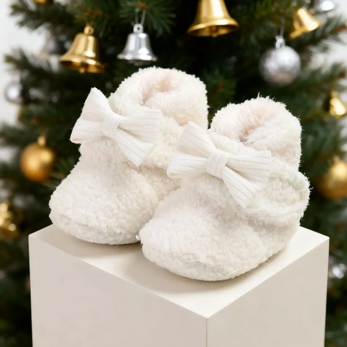 

Удобные и теплые плюшевые детские сапоги с бабочкой для маленьких девочек, нескользящая зимняя хлопковая обувь для новорожденных