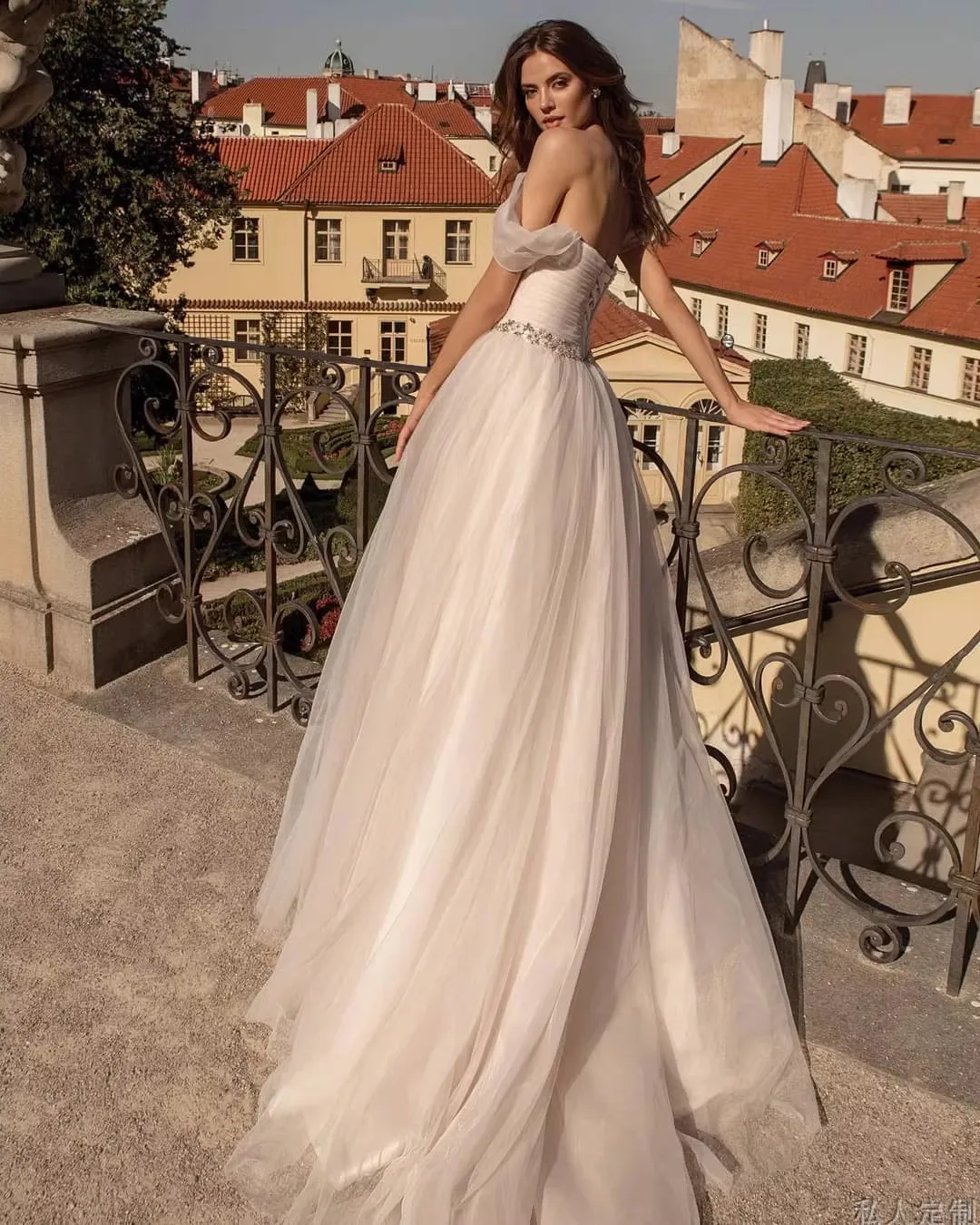 Abiti da sposa in raso taglie forti con spalle scoperte Vestido De Noiva Elegante abito da ballo con cuore dolce perla ​ manica corta