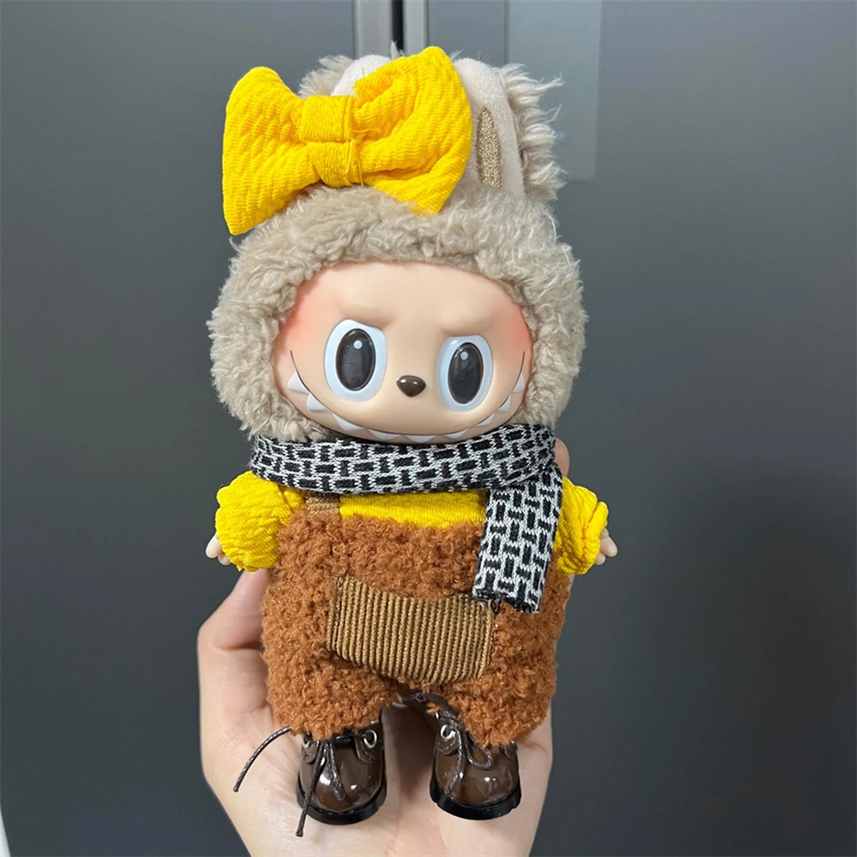 

Cute Doll Skirt Clothes Outfit Accessories for Labubu V1 V2 Idol Cool Handsome Clothing Gift for Friends