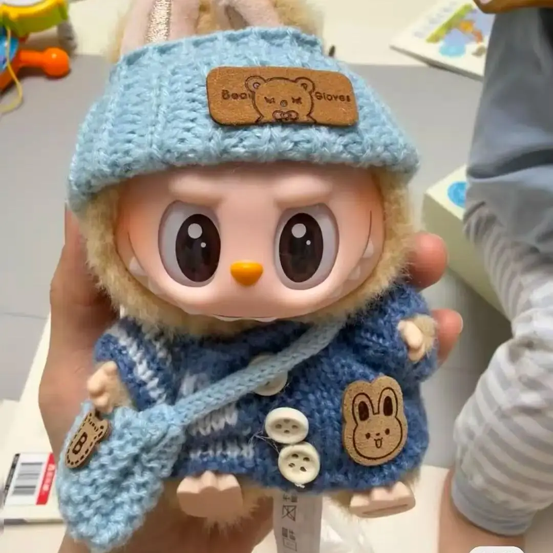 

Аксессуары для кукол Labubu 15-17 см, одежда с этикеткой в виде медведя, шляпа, свитер с любовью, милые украшения, маленькая одежда, коллекционные игрушки