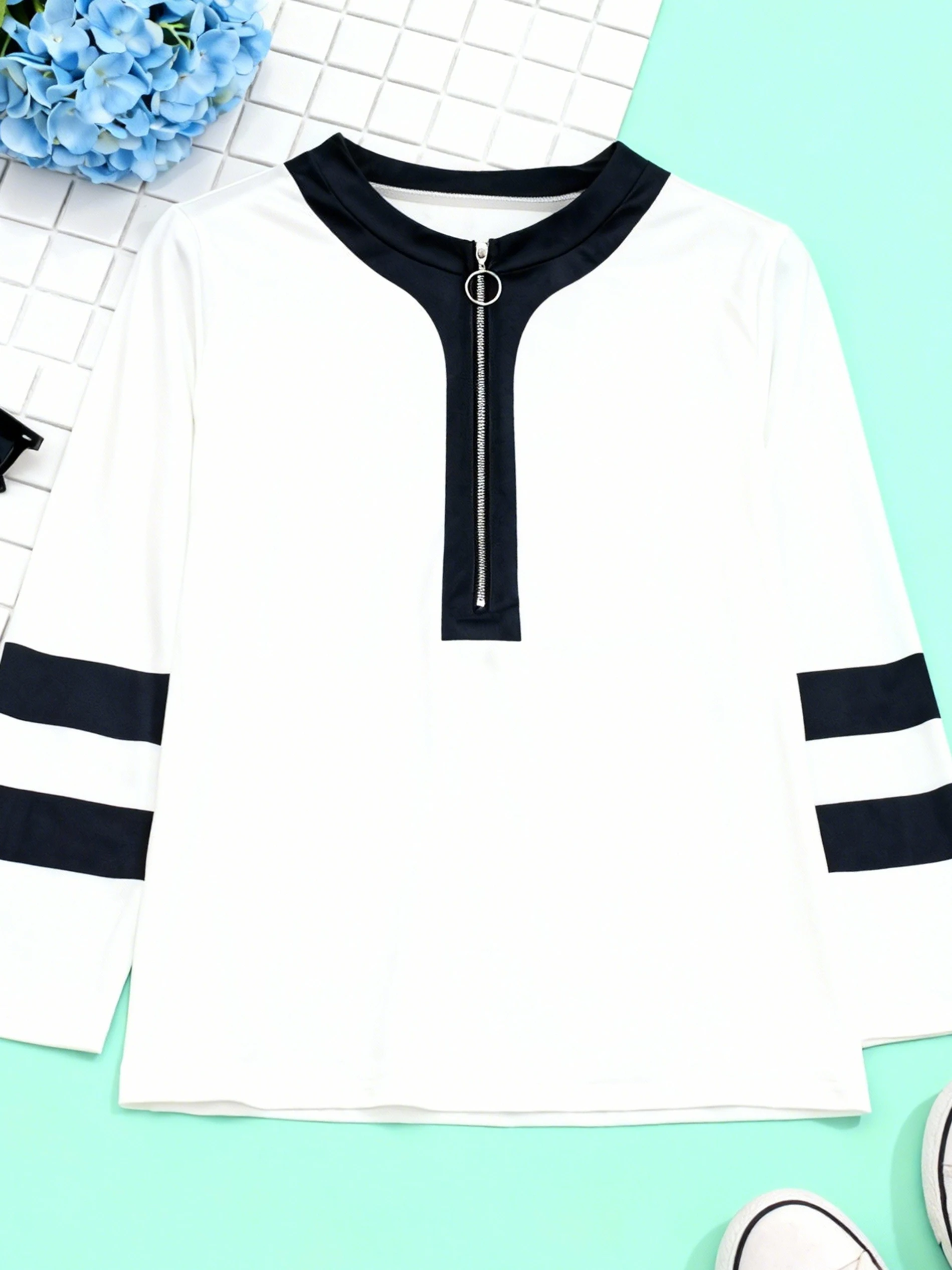 تي شيرت نسائي بأكمام طويلة، طباعة مخططة بألوان متعددة مع رقبة بسحاب، بلوزة أنيقة بمقاسات كبيرة