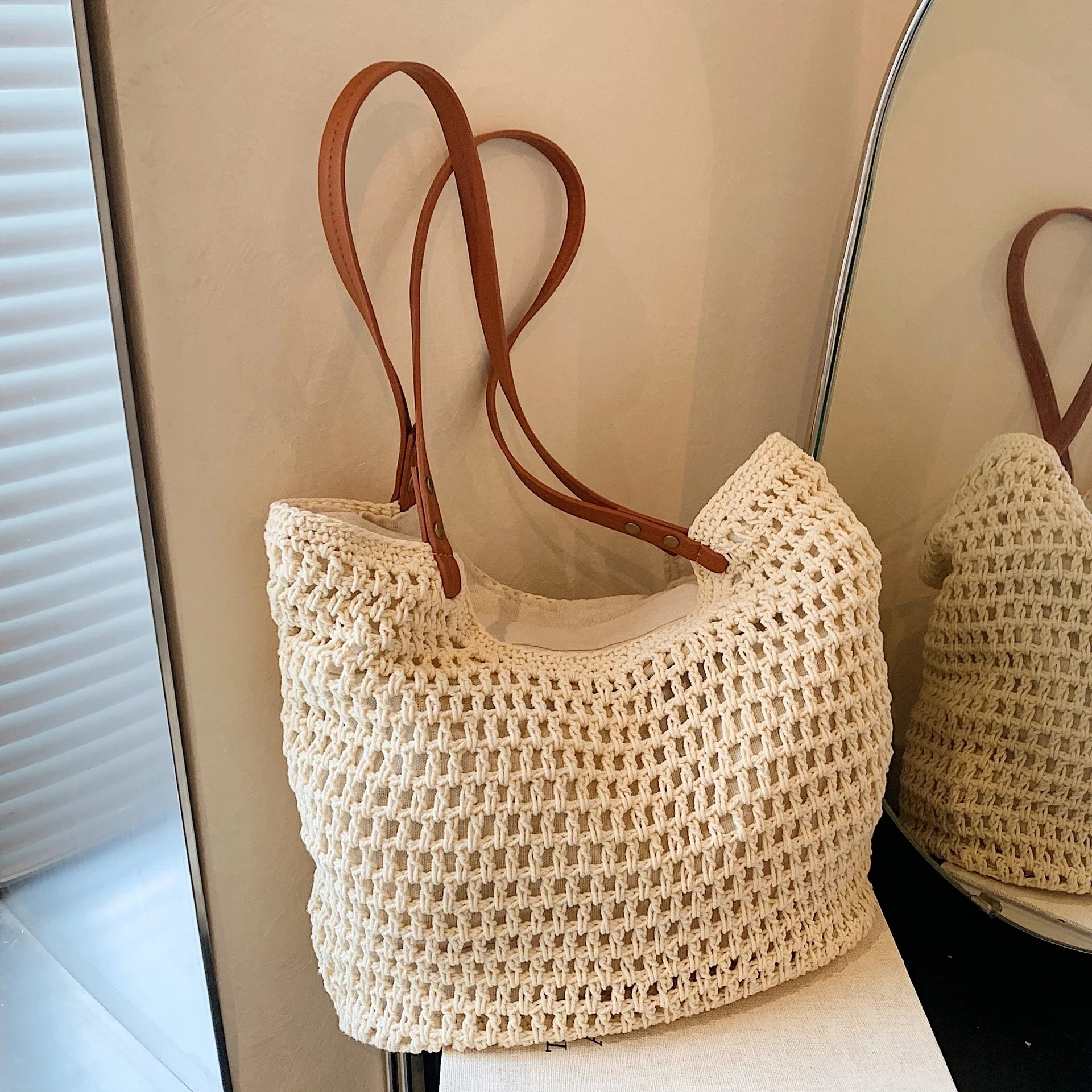 

Niche Design 2025 New Vegetable Basket Handmade For Women Single Shoulder Crossbody Straw Woven Handheld Tote Bag